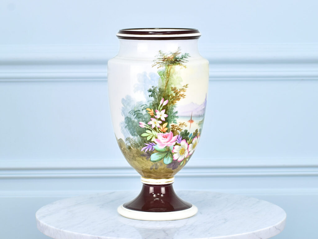 Вінтажна ваза з опалового скла