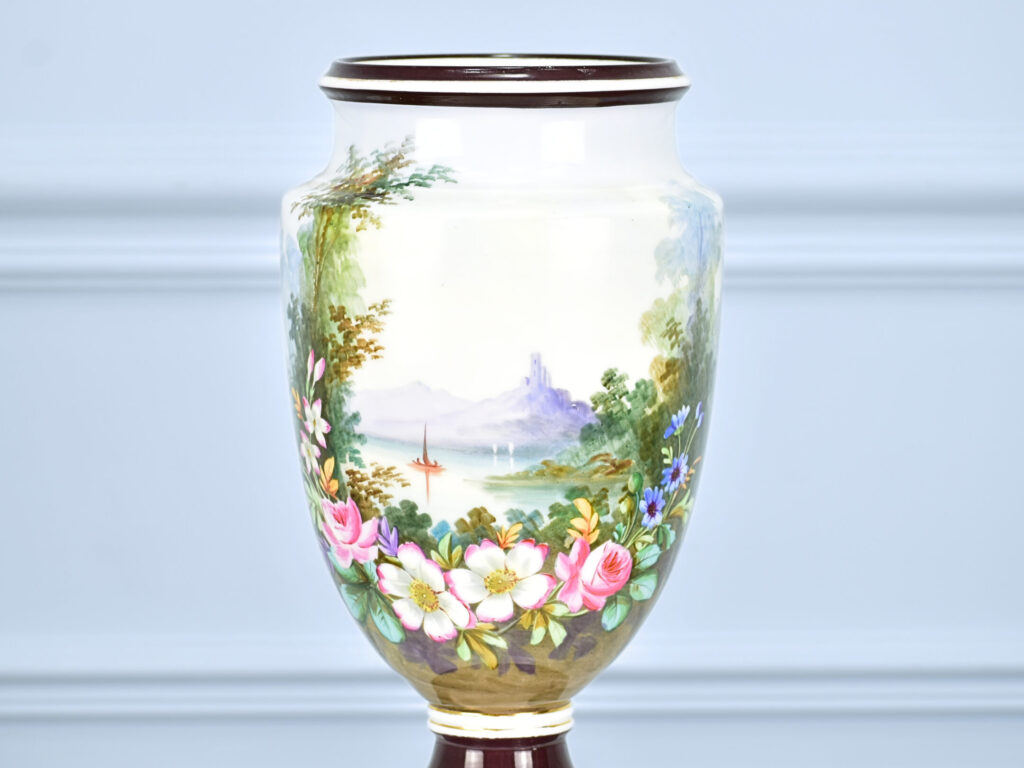 Вінтажна ваза з опалового скла