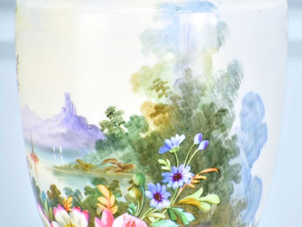 Вінтажна ваза з опалового скла