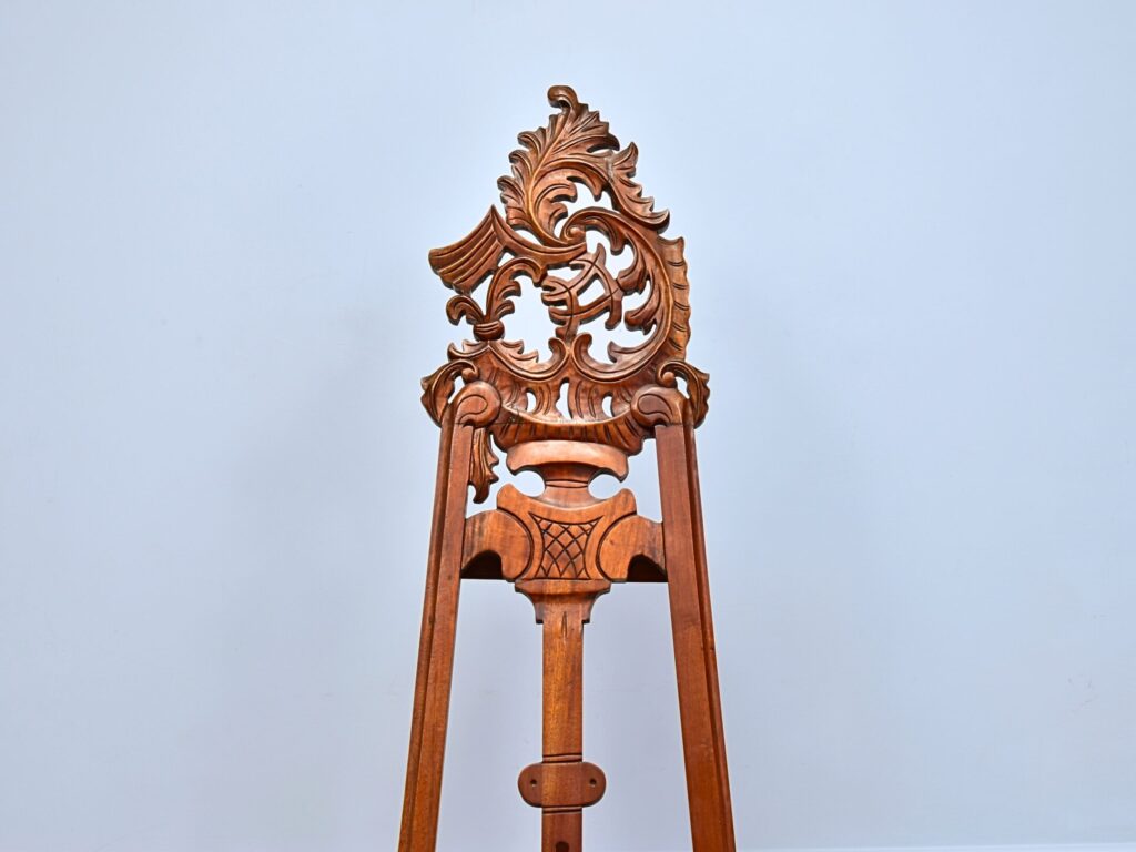 Антикварний різьблений мольберт