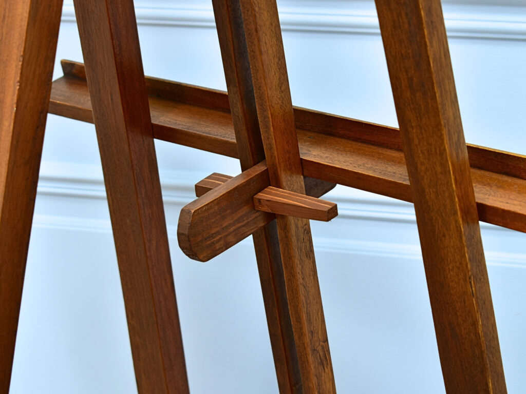 Антикварний різьблений мольберт