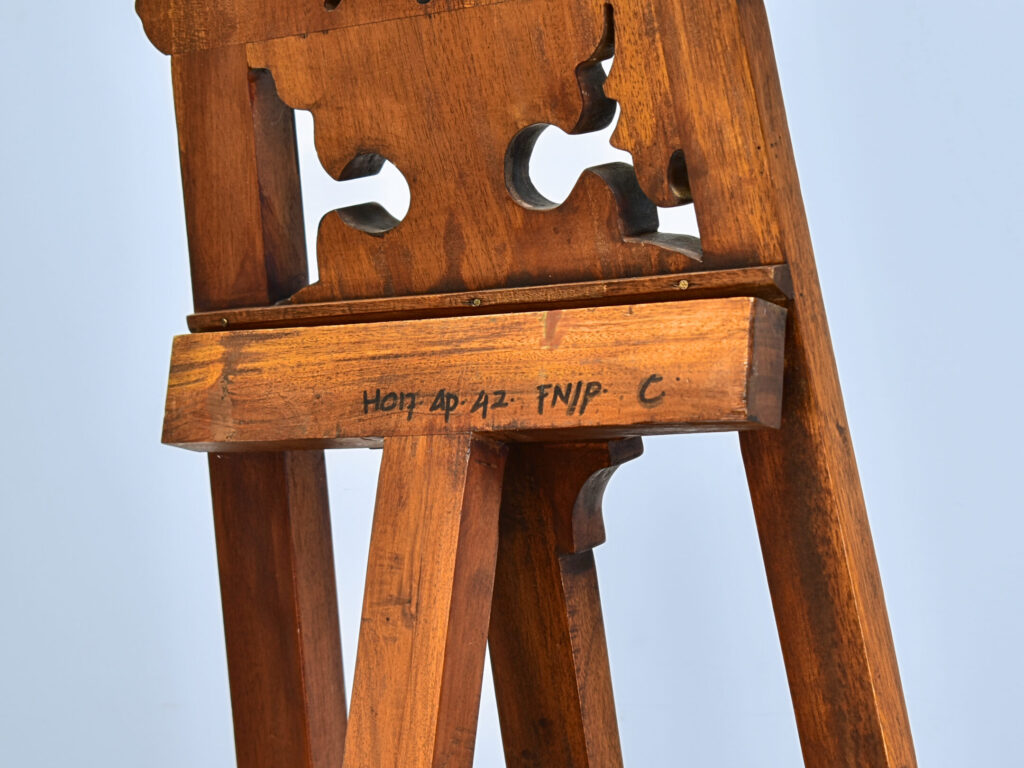 Антикварний різьблений мольберт