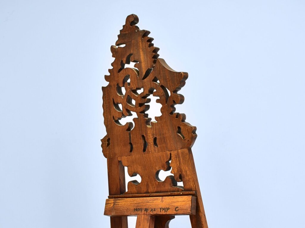 Антикварний різьблений мольберт