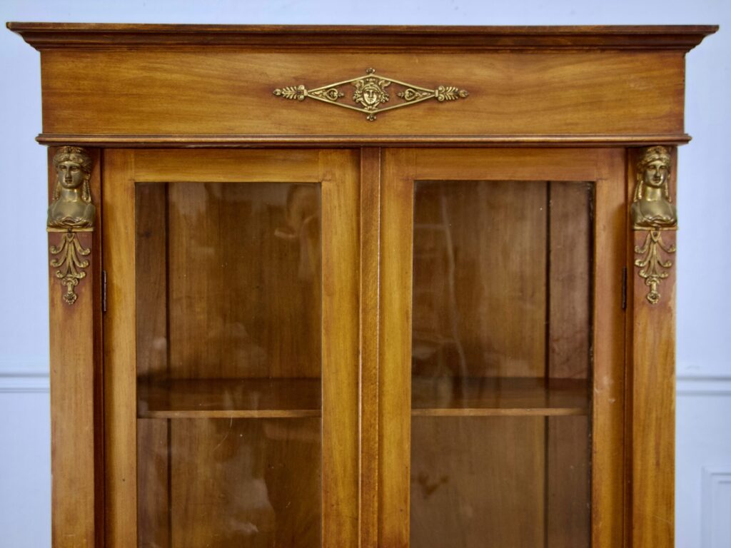 IMG_0437 Антикварна вітрина в стилі Ампір