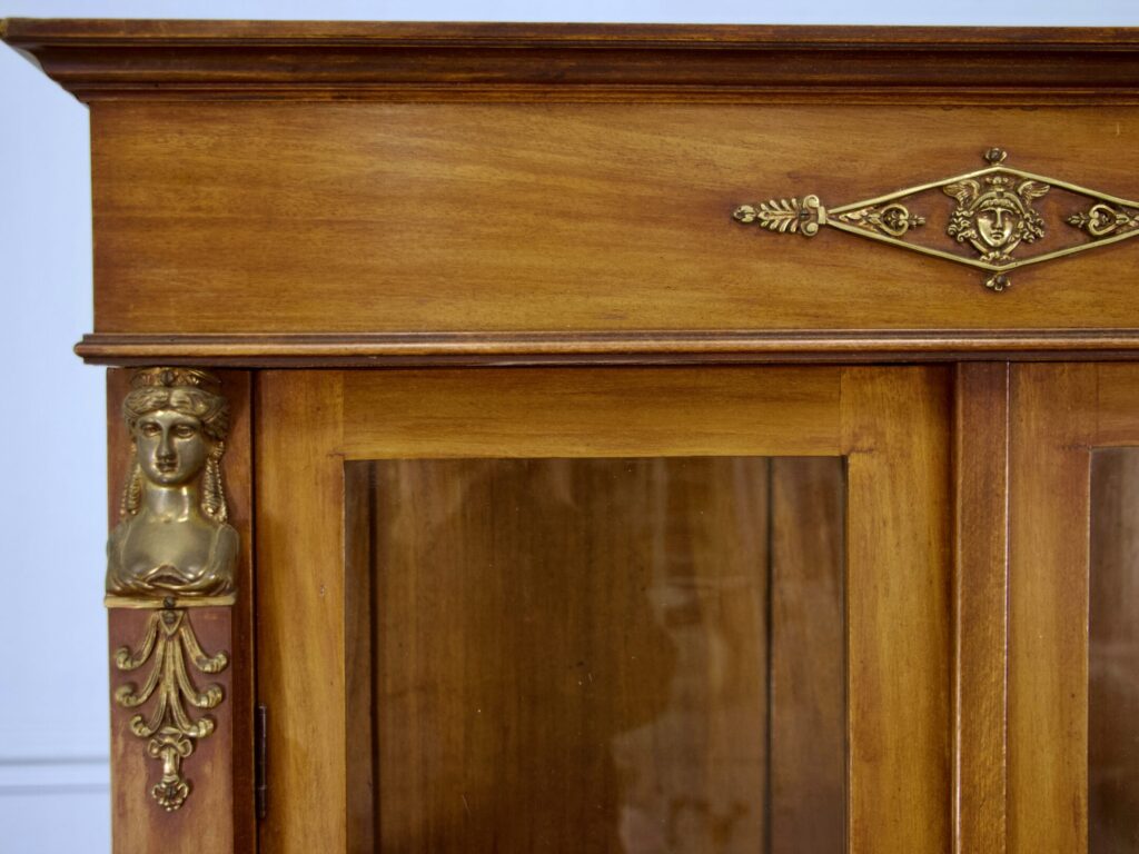 IMG_0438 Антикварна вітрина в стилі Ампір