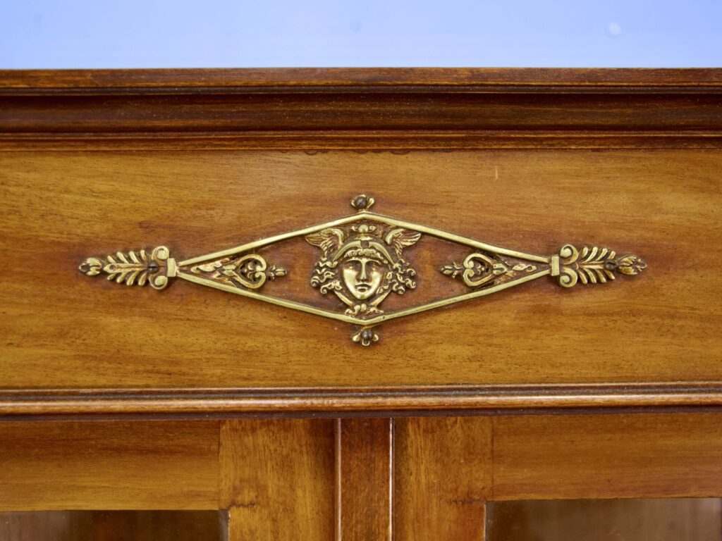 IMG_0440 Антикварна вітрина в стилі Ампір