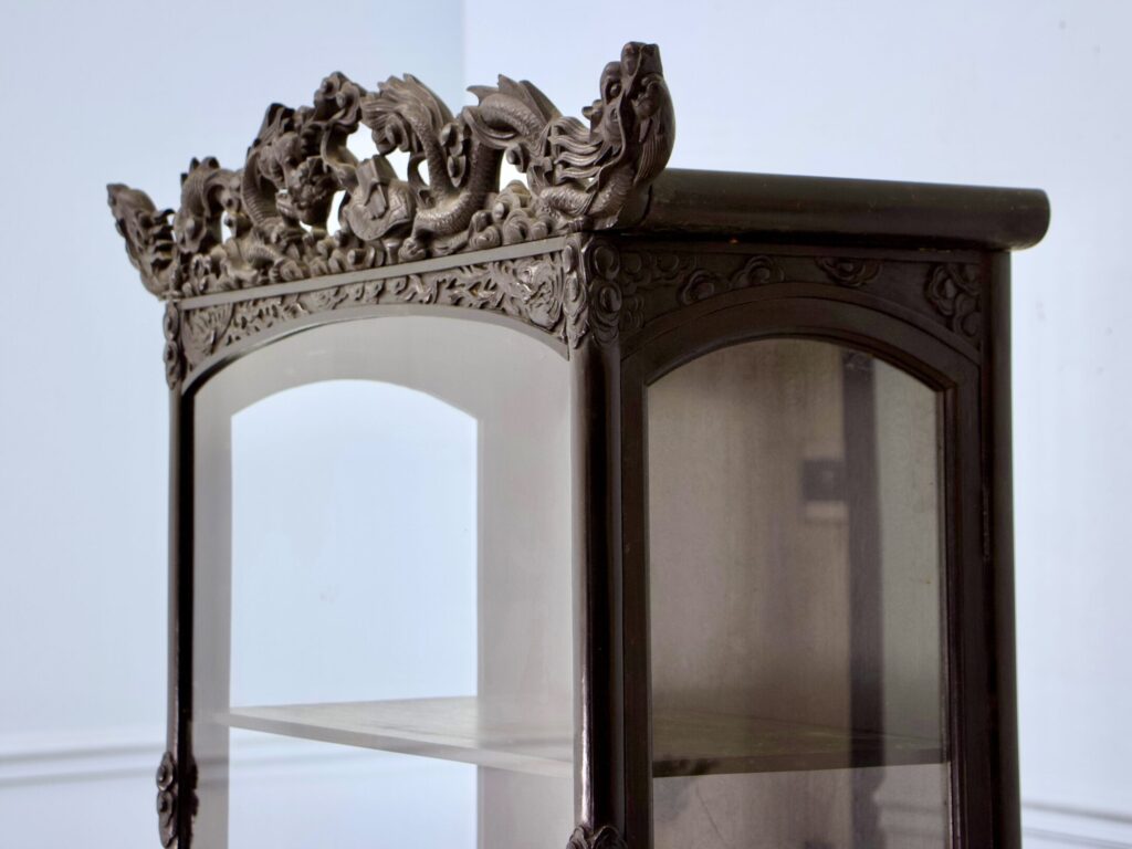 IMG_0519 Антикварна вітрина в східному стилі