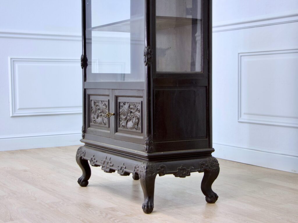 IMG_0520 Антикварна вітрина в східному стилі