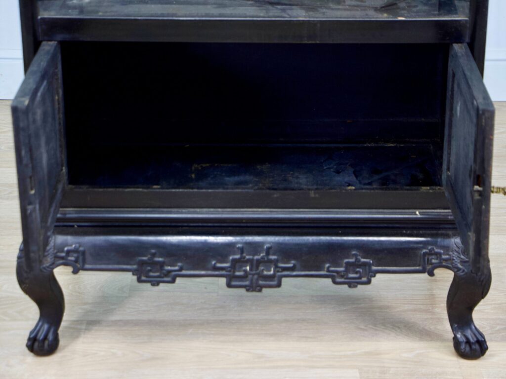 IMG_0522 Антикварна вітрина в східному стилі