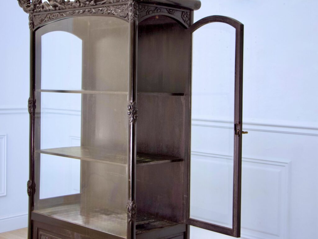 IMG_0529 Антикварна вітрина в східному стилі