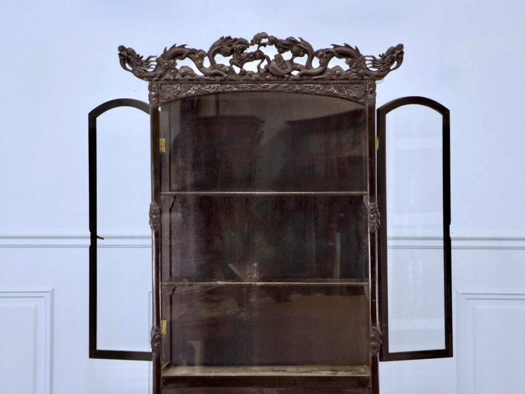 IMG_0531 Антикварна вітрина в східному стилі