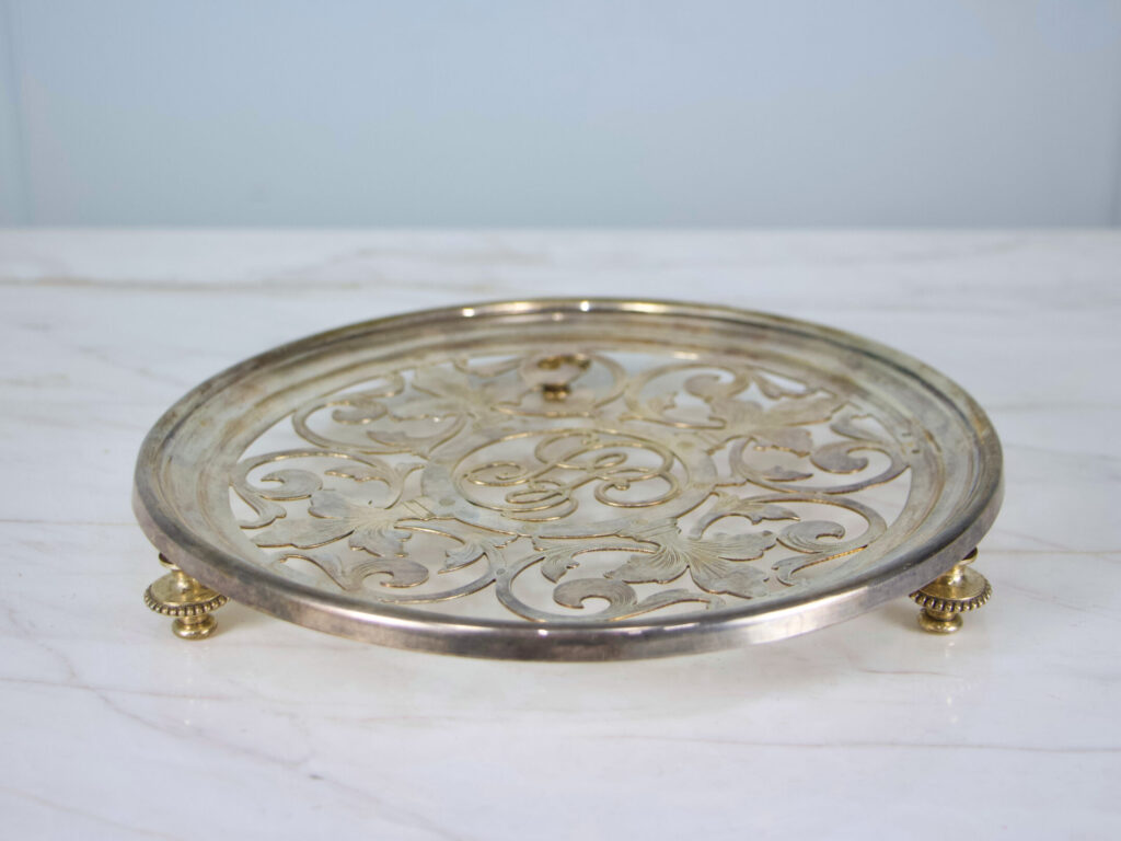 IMG_0604 Антикварна срібна підставка з монограмою