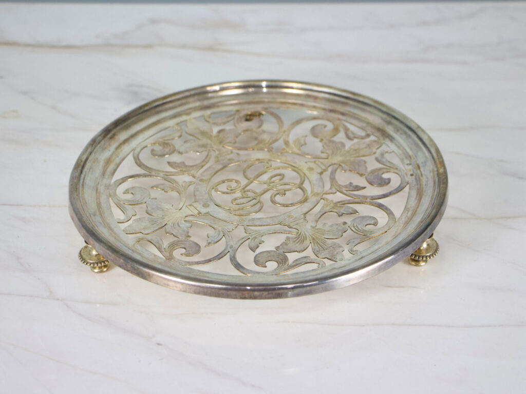 IMG_0607 Антикварна срібна підставка з монограмою