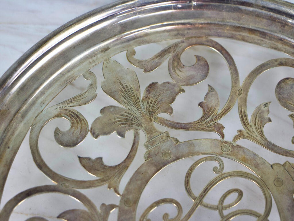 IMG_0609 Антикварна срібна підставка з монограмою