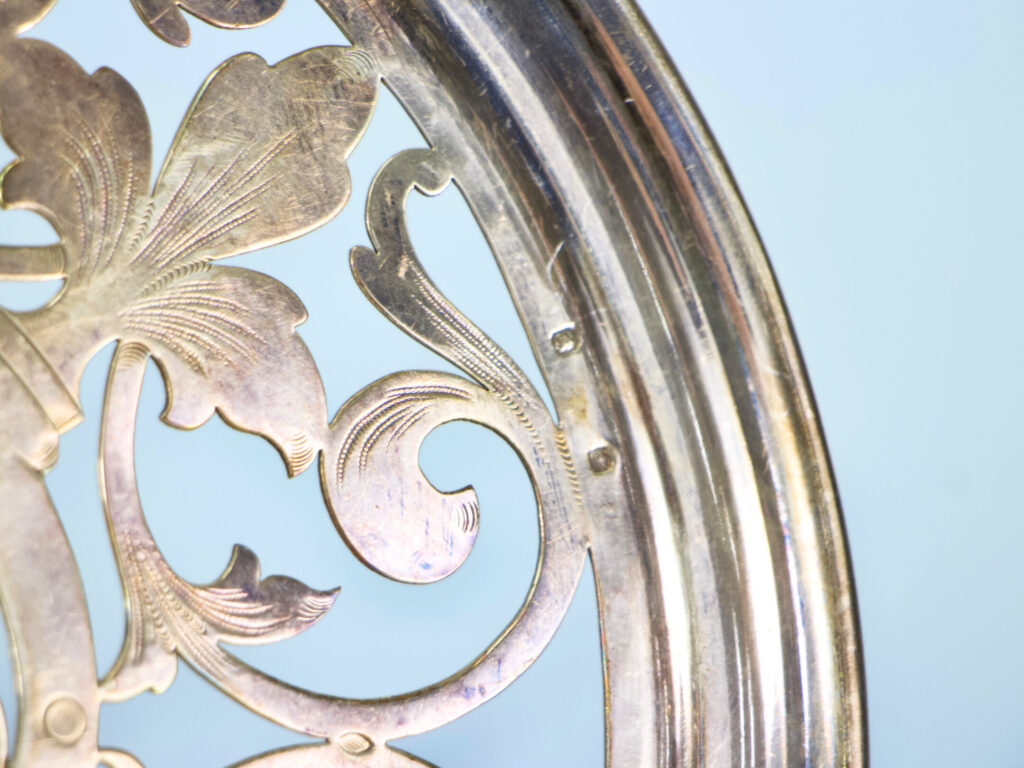 IMG_0614 Антикварна срібна підставка з монограмою