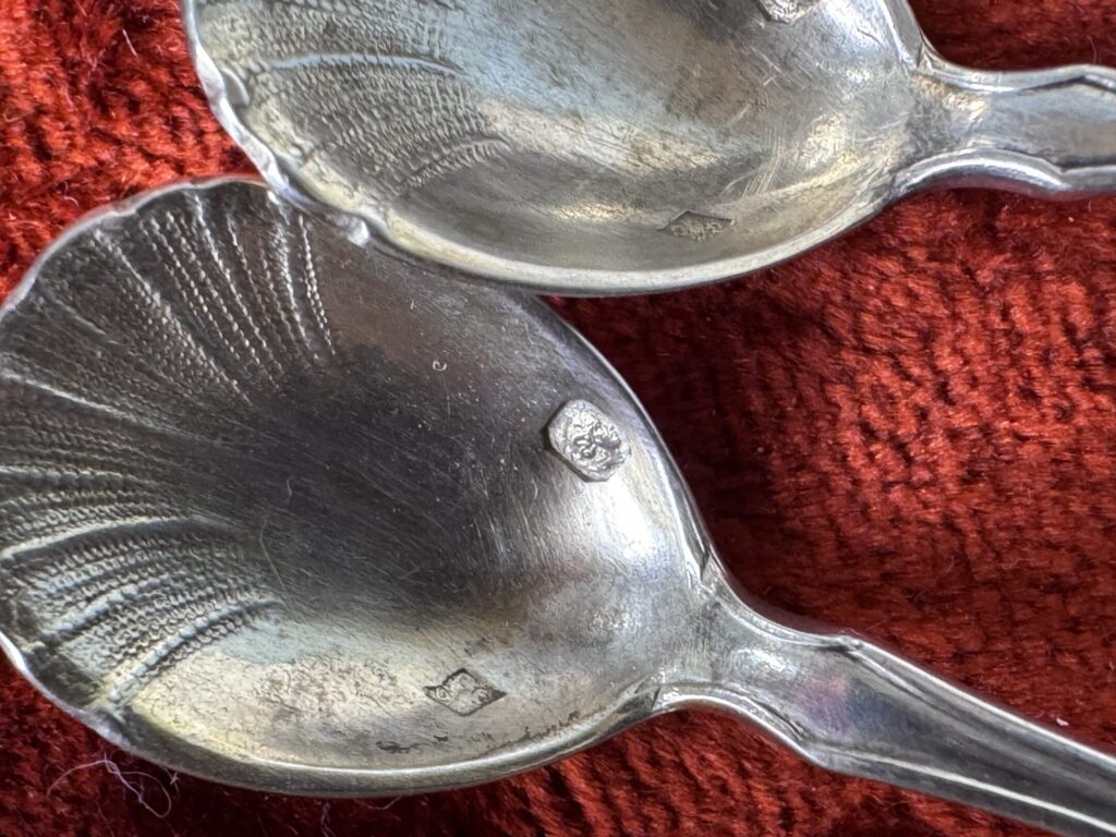 Антикварний срібний набір для спецій