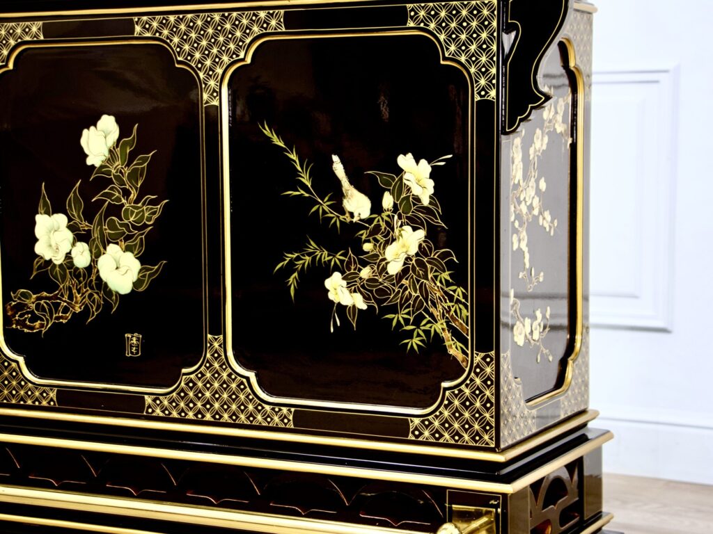 Антикварний комод-бар у стилі Шинуазрі