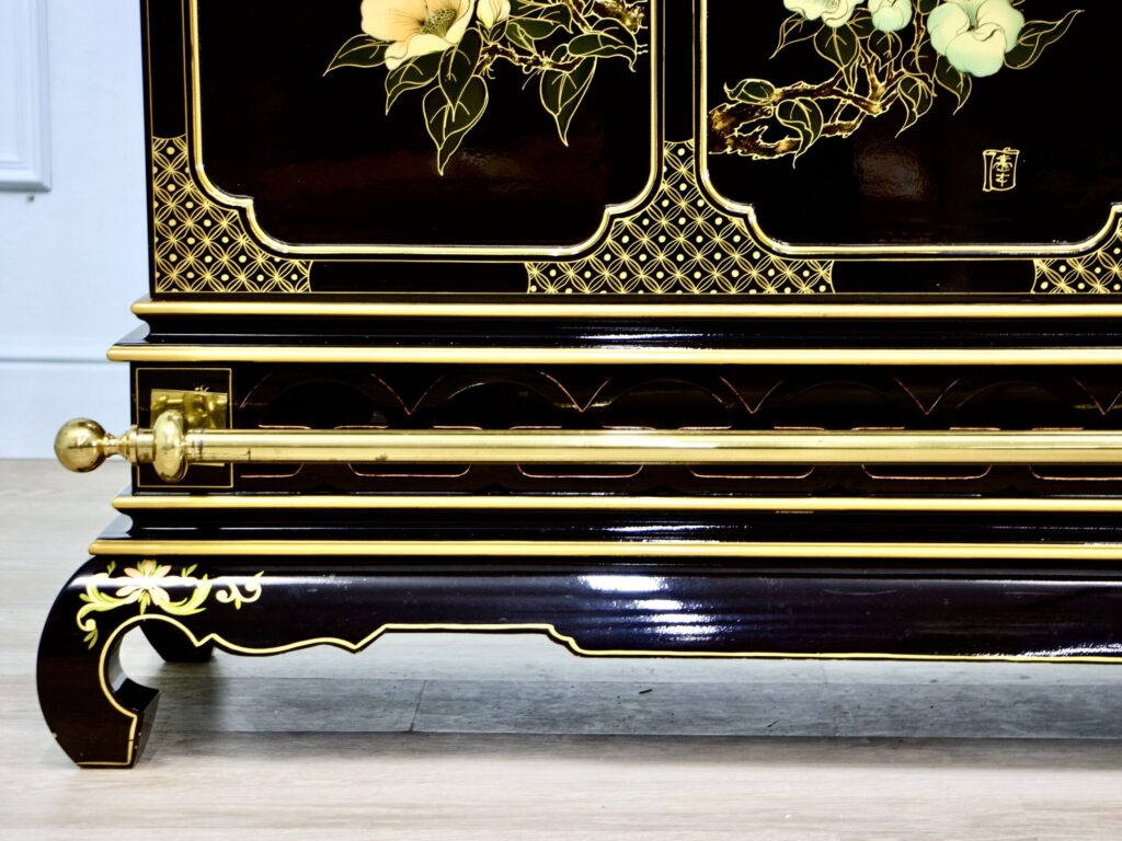 Антикварний комод-бар у стилі Шинуазрі