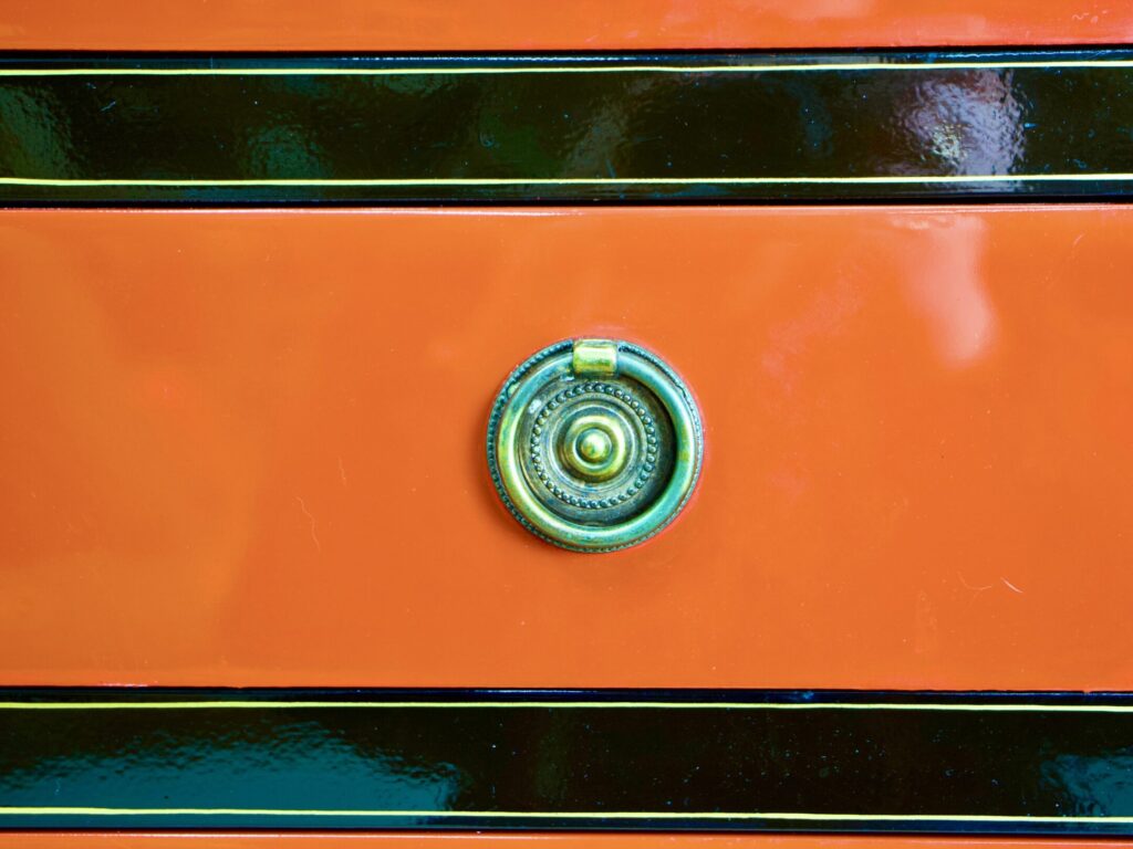 Антикварний комод-бар у стилі Шинуазрі