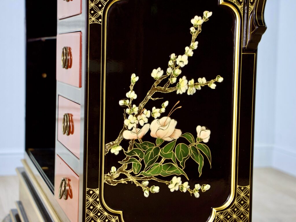 Антикварний комод-бар у стилі Шинуазрі