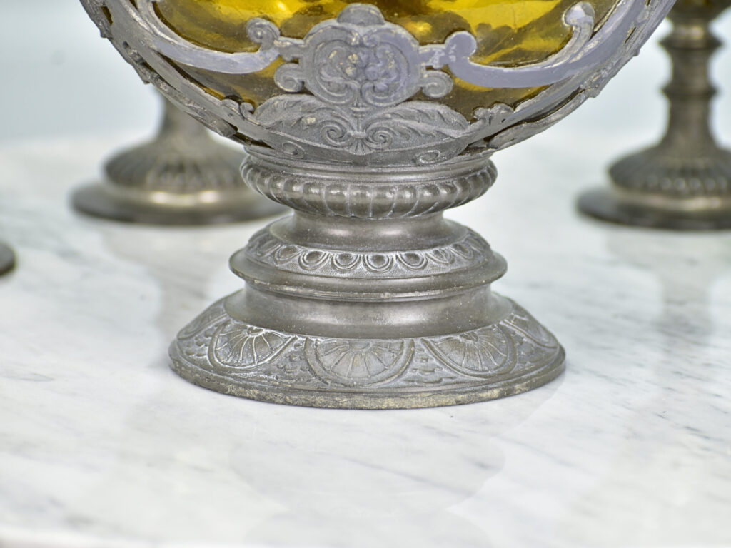 Антикварний графин з келихами