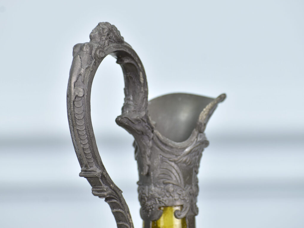 Антикварний графин з келихами