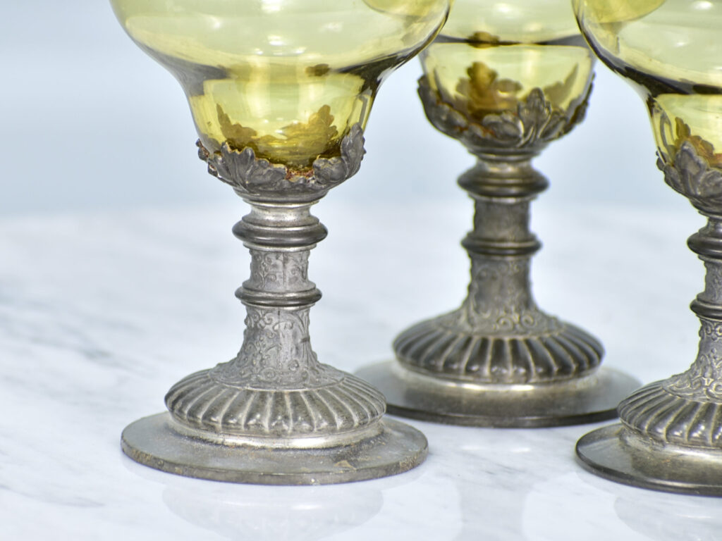 Антикварний графин з келихами