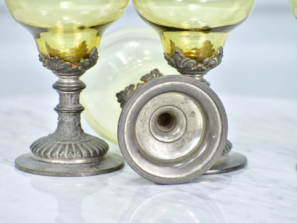 Антикварний графин з келихами