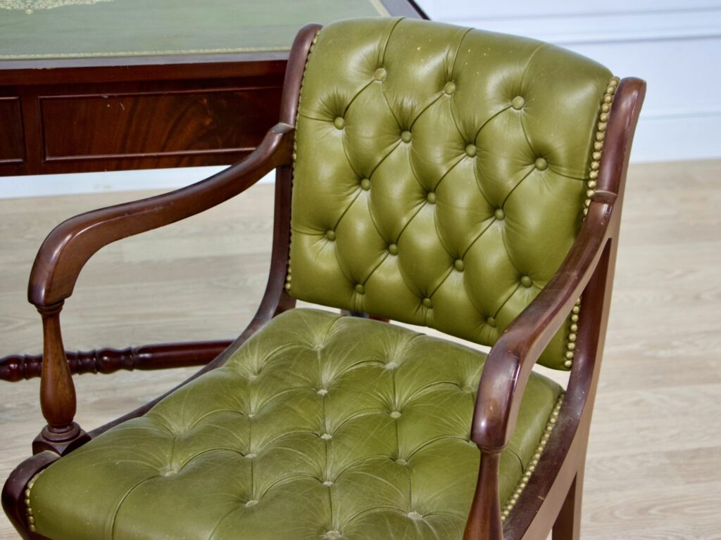 Вінтажний кабінетний набір у стилі Chesterfield