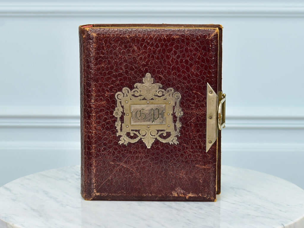 Антикварний фотоальбом