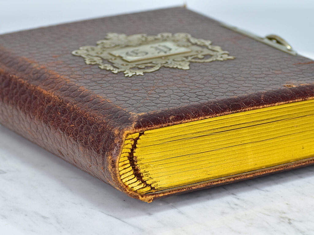 Антикварний фотоальбом