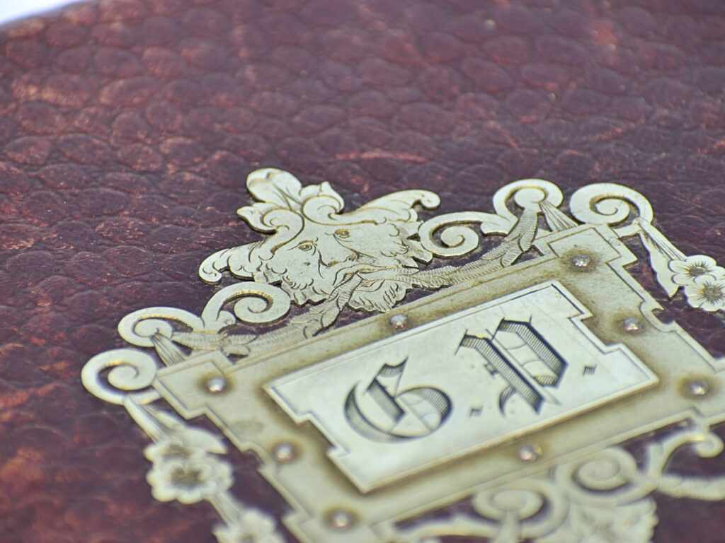 Антикварний фотоальбом