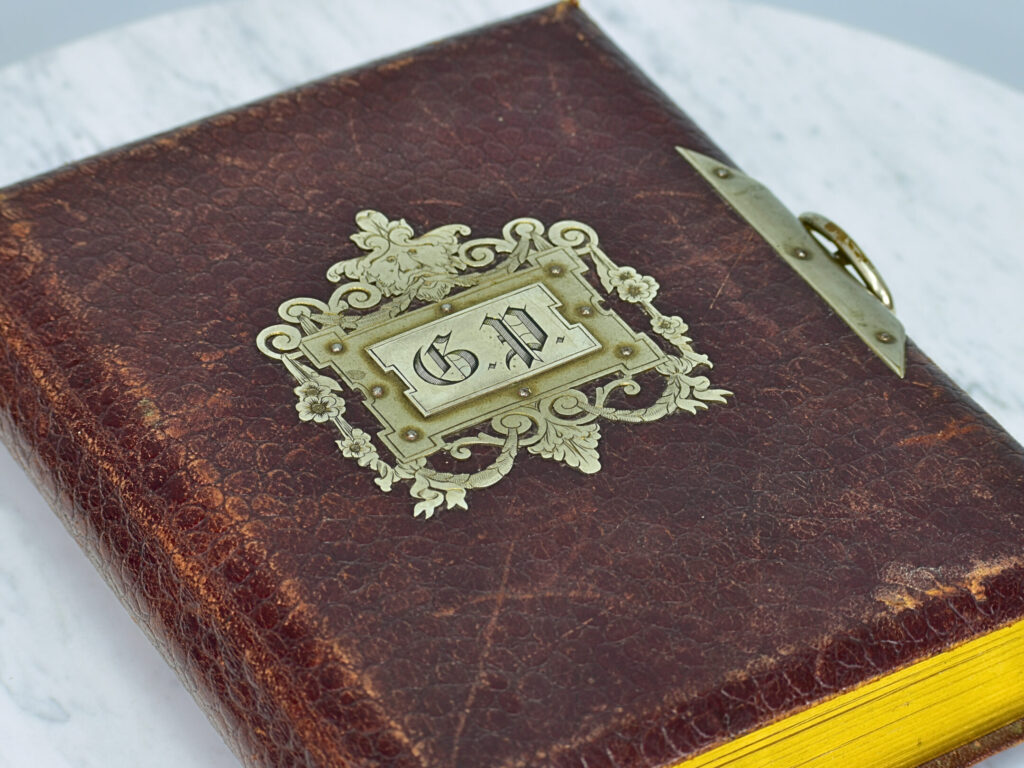 Антикварний фотоальбом