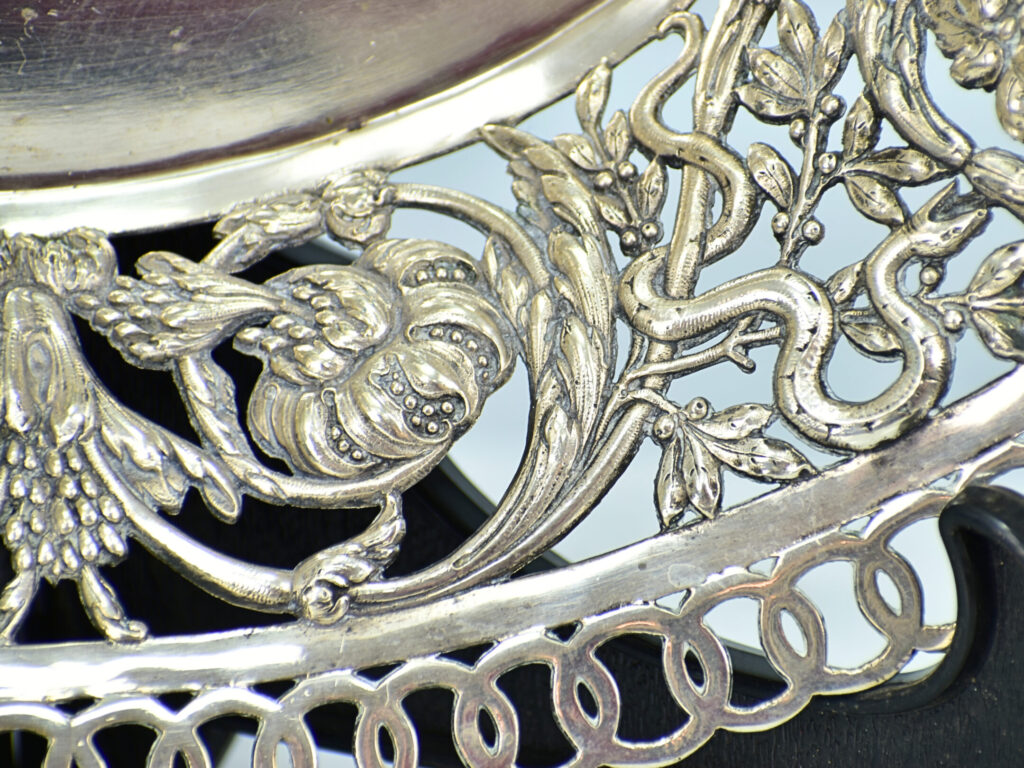 Антикварна срібна фруктовниця