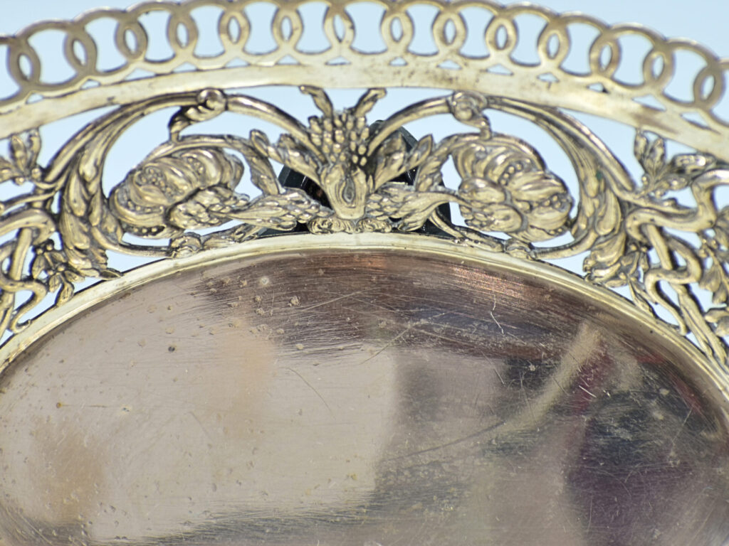 Антикварна срібна фруктовниця