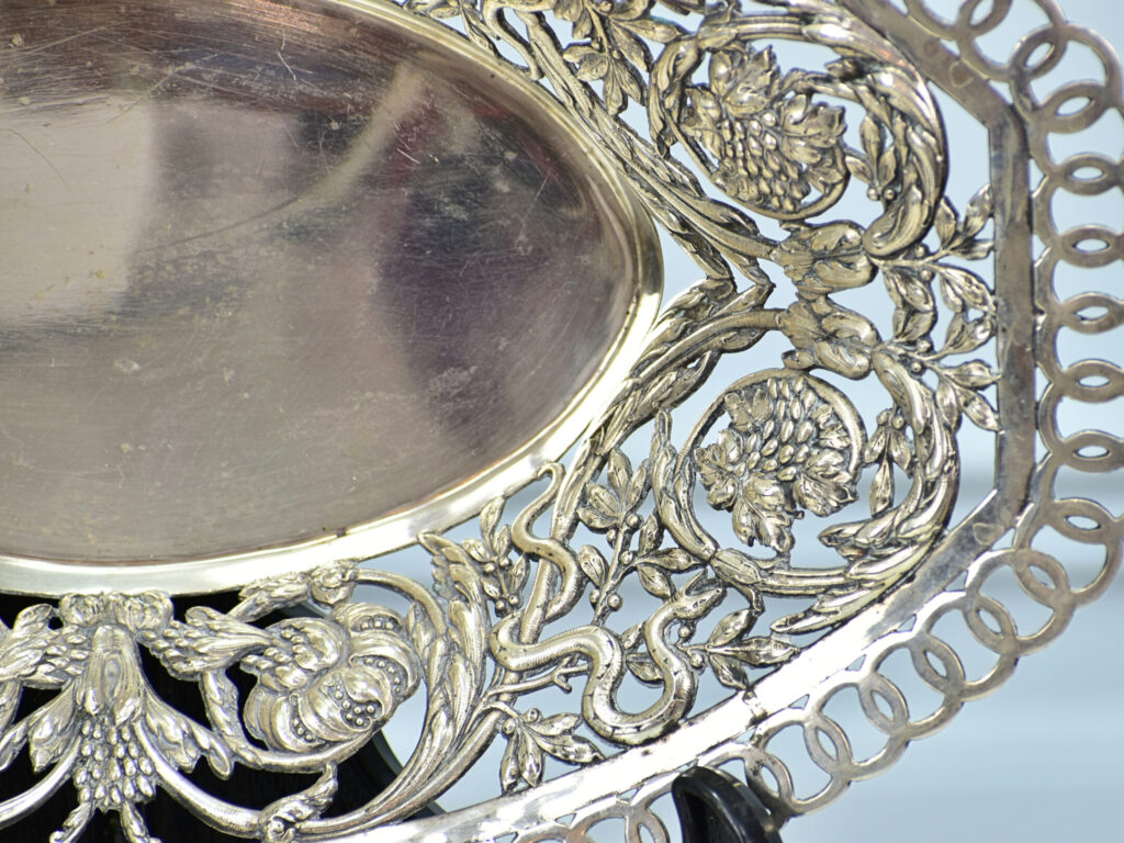 Антикварна срібна фруктовниця