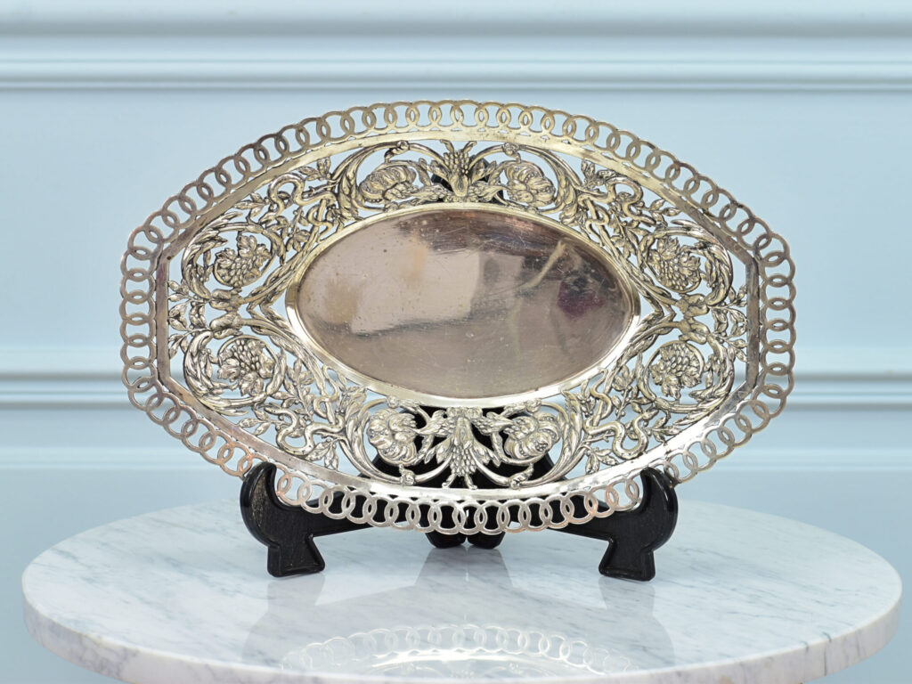 Антикварна срібна фруктовниця