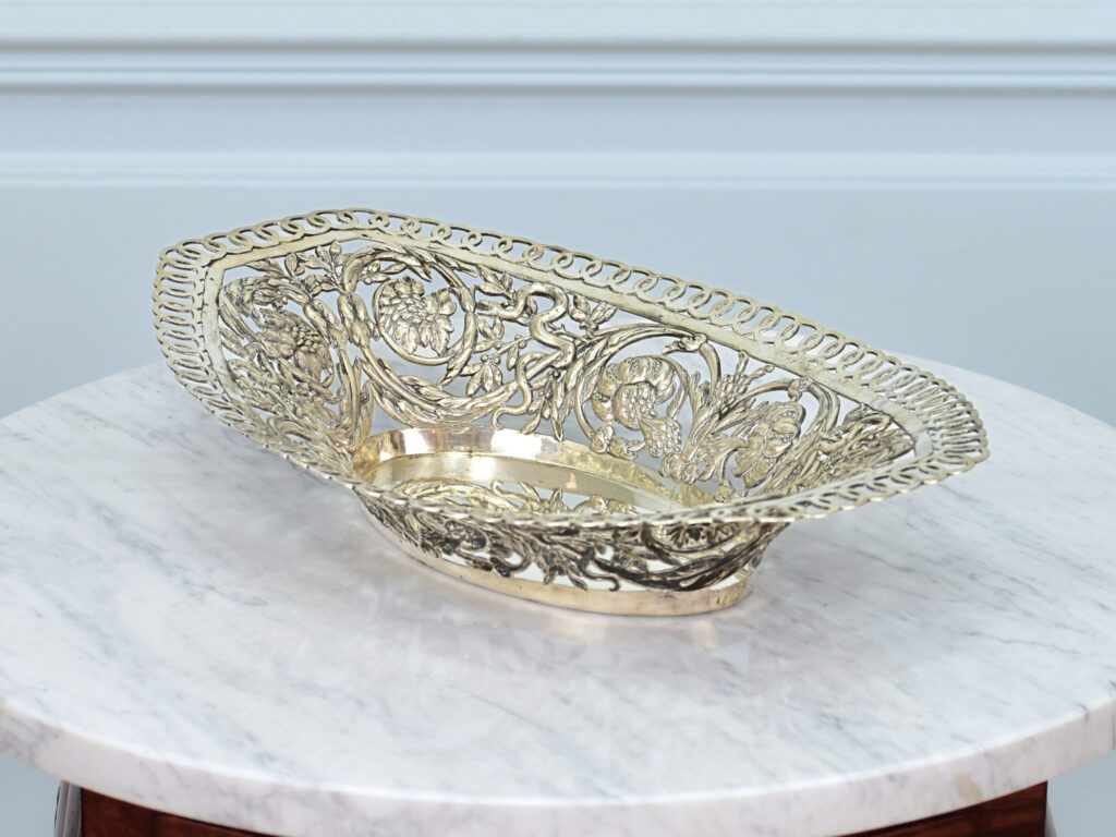 Антикварна срібна фруктовниця