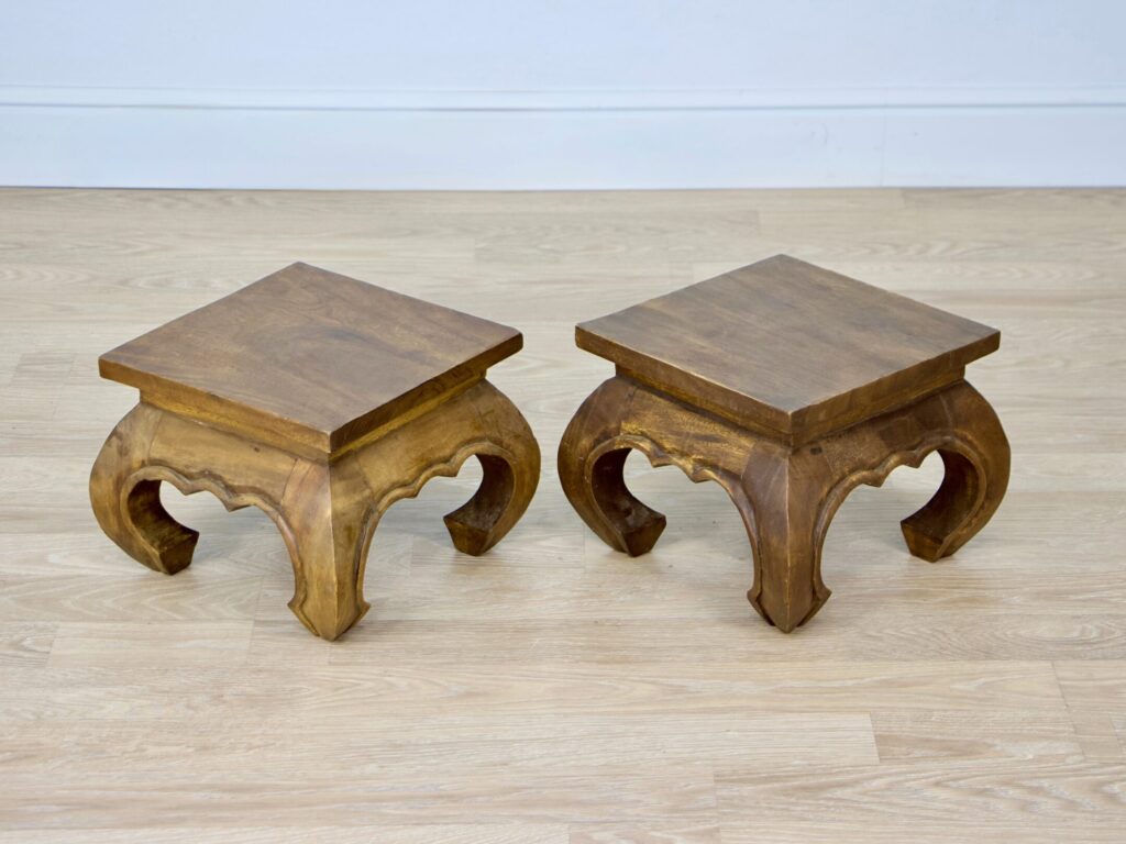 Вінтажні столики в східному стилі