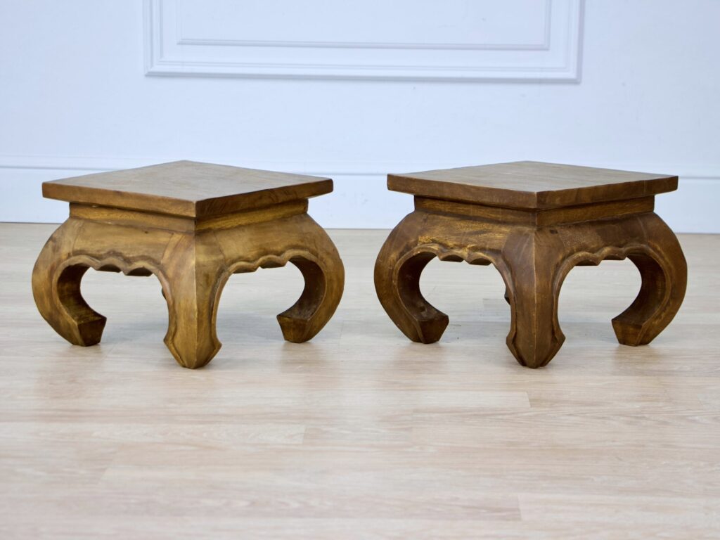 Вінтажні столики в східному стилі