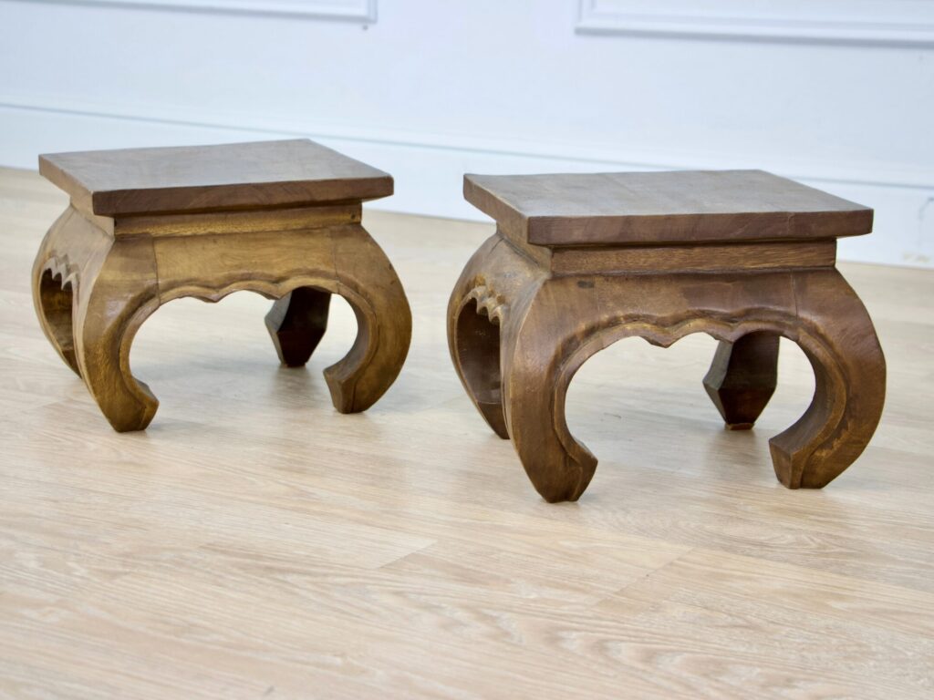 Вінтажні столики в східному стилі