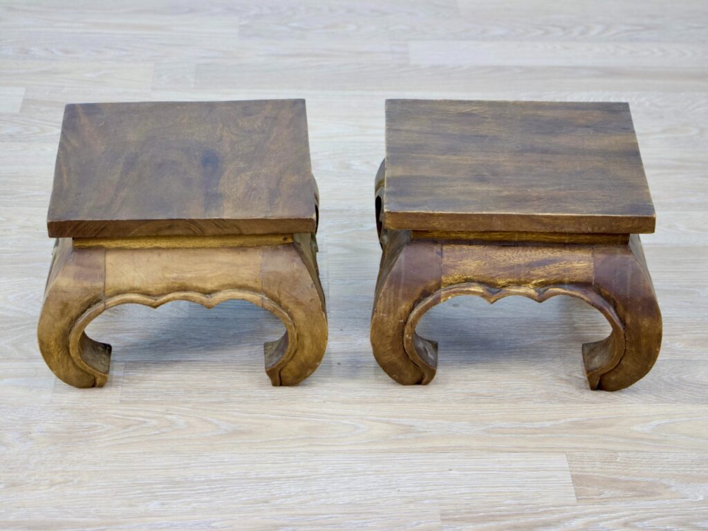 Вінтажні столики в східному стилі