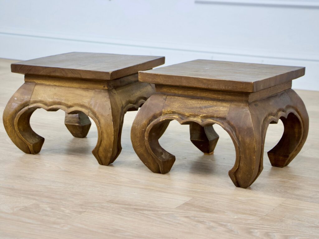 Вінтажні столики в східному стилі