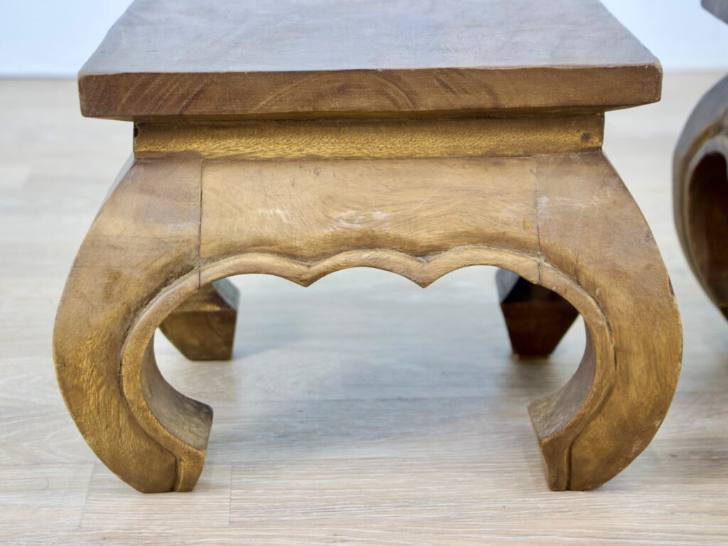 Вінтажні столики в східному стилі