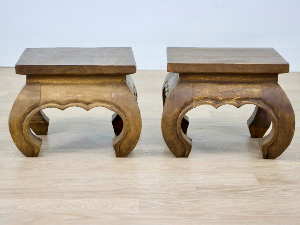 Вінтажні столики в східному стилі