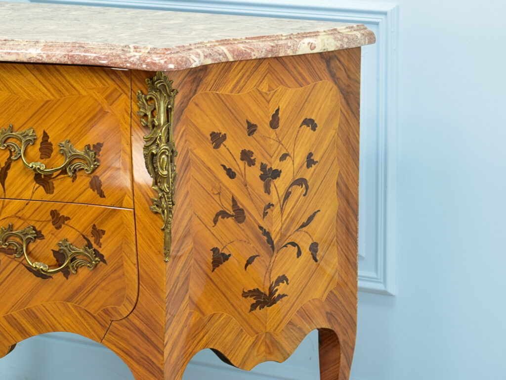 Вінтажний комод у стилі Людовика XV