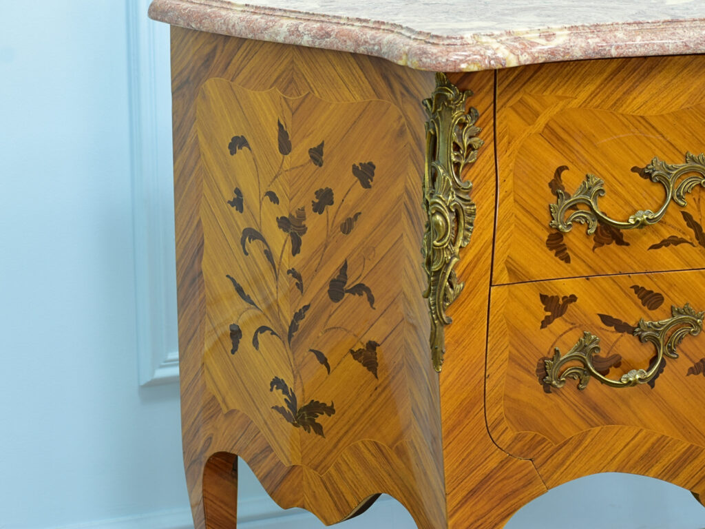 Вінтажний комод у стилі Людовика XV