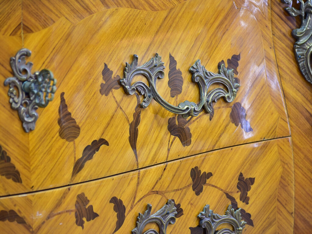 Вінтажний комод у стилі Людовика XV