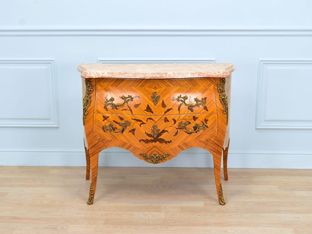 Вінтажний комод у стилі Людовика XV