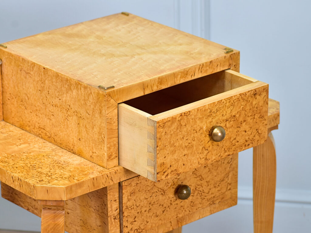 Антикварні тумбочки в стилі Ар-деко